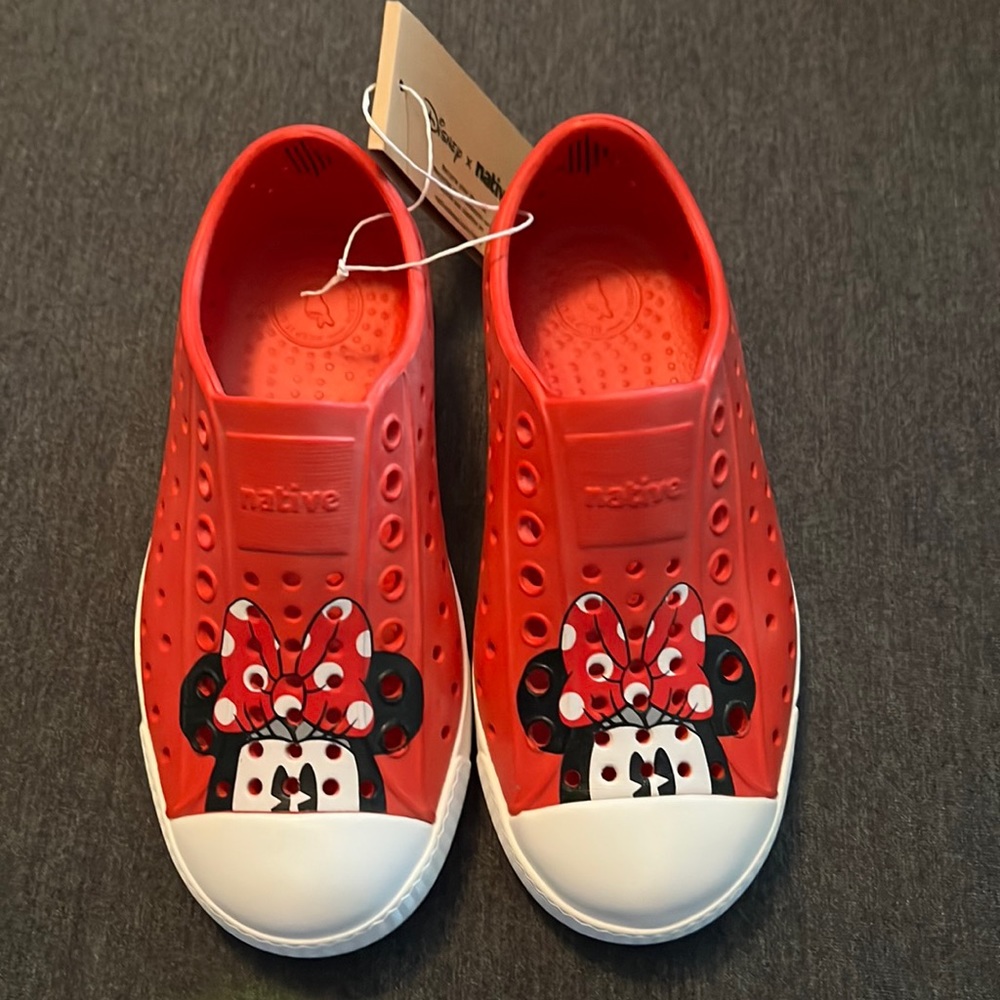 Disney Native slip on shoes C11